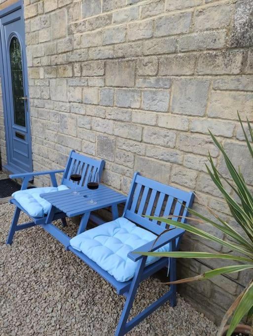 The Old Bar In Wiltshire - 1 Bedroom Guesthouse Chippenham  Kültér fotó